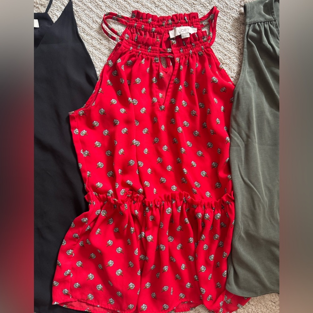 3 Tank top bundle - LOFT and Banana Republic - Picture 3 of 4